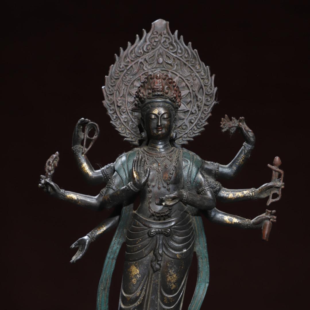 手作りの銅製の八臂観音仏像を集め、絶妙で珍しい、家具の装飾品