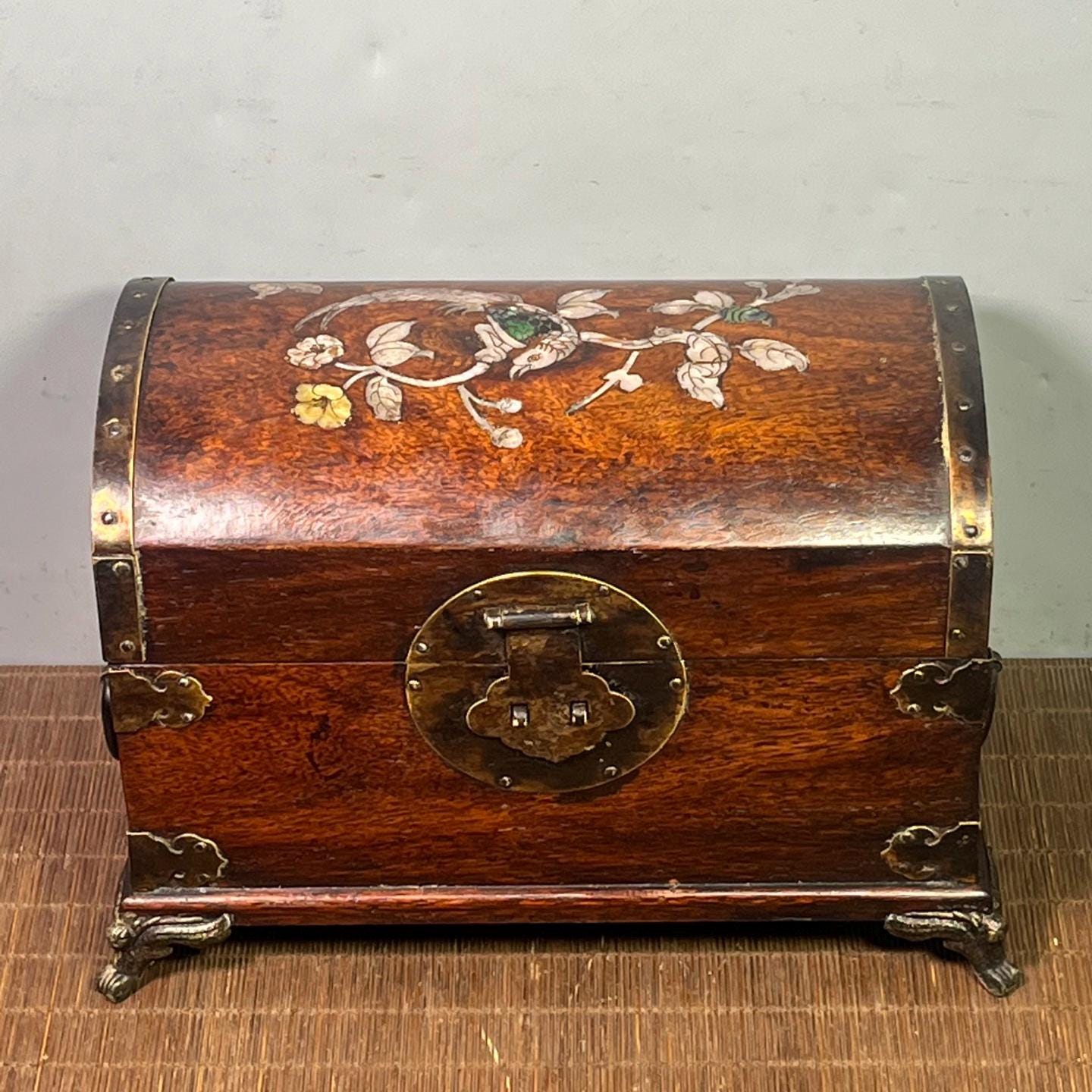 中国のコレクション手作りの彫刻ローズウッドの花と鳥のパターンの収納