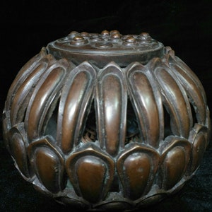 Chinese collection of copper lotus incense burner decorations, exquisite and unique in shape, handcrafted, desktop decoration, can be used