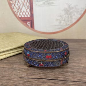 Chinese handmade carved copper hollow incense burner ornament, exquisite and rare furniture decoration, worth collecting and using