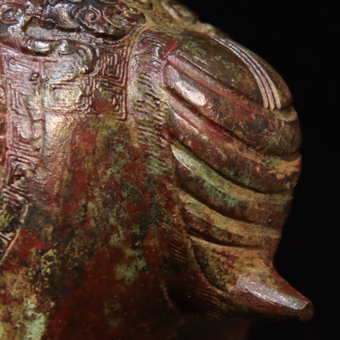 中国のアンティークの手彫りの青銅の羊の像の装飾品、ユニークで貴重