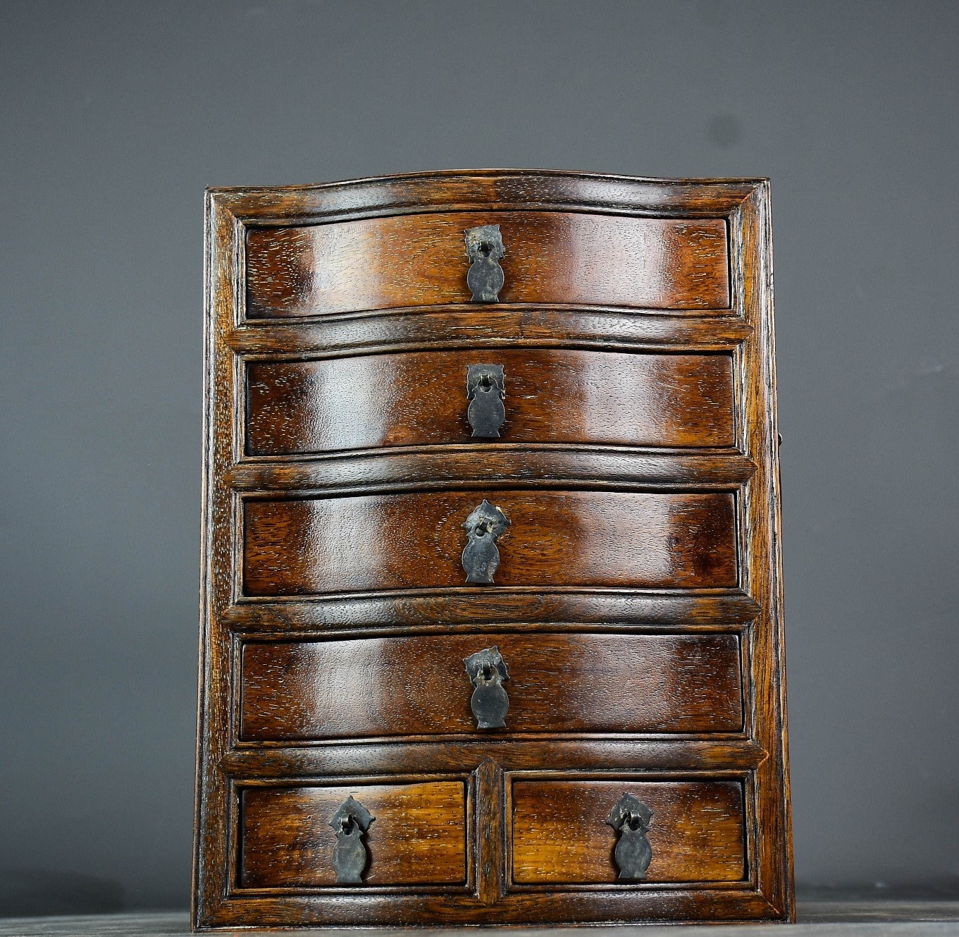 Chinese handmade carved rosewood six bucket cabinet, rare craftsmanship, unique design, furniture decoration, collection