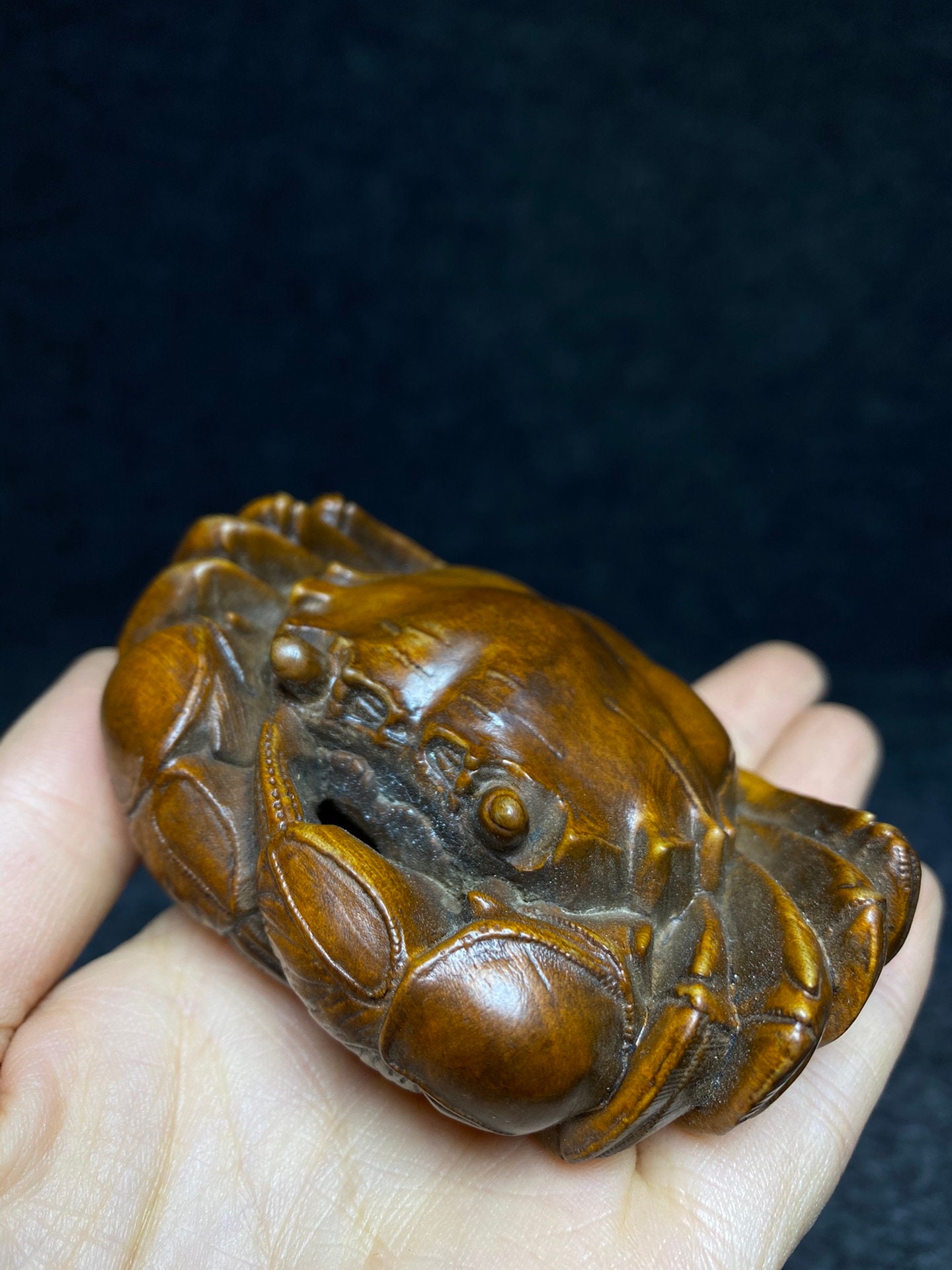 ツゲの木の手描きの絶妙なカニの像、中国のアンティーク、ユニークな