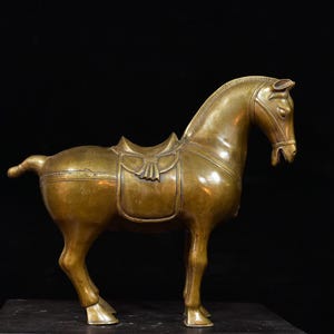 中国の純粋な手彫り真鍮金箔馬像装飾品、絶妙で珍しい形をしており
