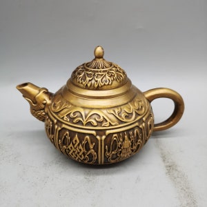 Chinese collection copper teapot/wine pot ornaments ,unique shapes, furniture and tabletop decoration, can be used