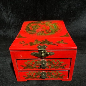 Chinese collection of handmade carved dragon and phoenix pattern jewelry box ornaments, unique desktop decorations, precious and exquisite