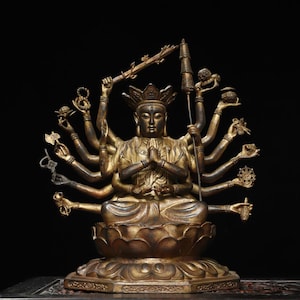 中国は手彫りの純銅仏像、精巧な銅彫刻、家具装飾品を収集しています