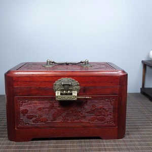 Chinese handmade carved sandalwood dragon and phoenix pattern jewelry box, unique and beautiful, furniture decoration, collecting and using