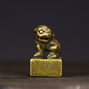 Handcarved copper lion statue seal,Chinese antique,furniture decoration,rare,worth collecting,unique gift