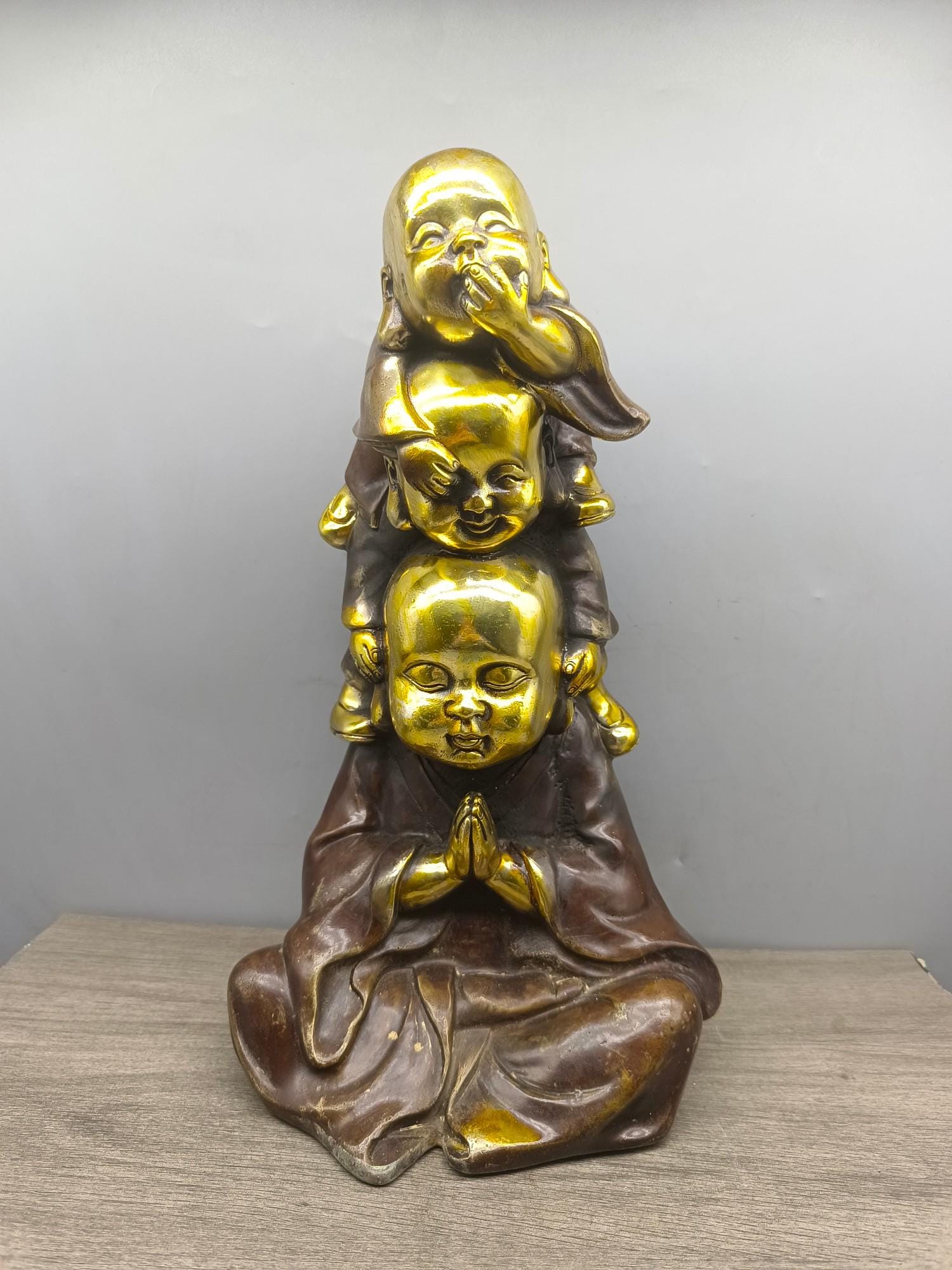 中国製の手彫り銅鍍金三仏像飾りコレクション。形が珍しい、卓上