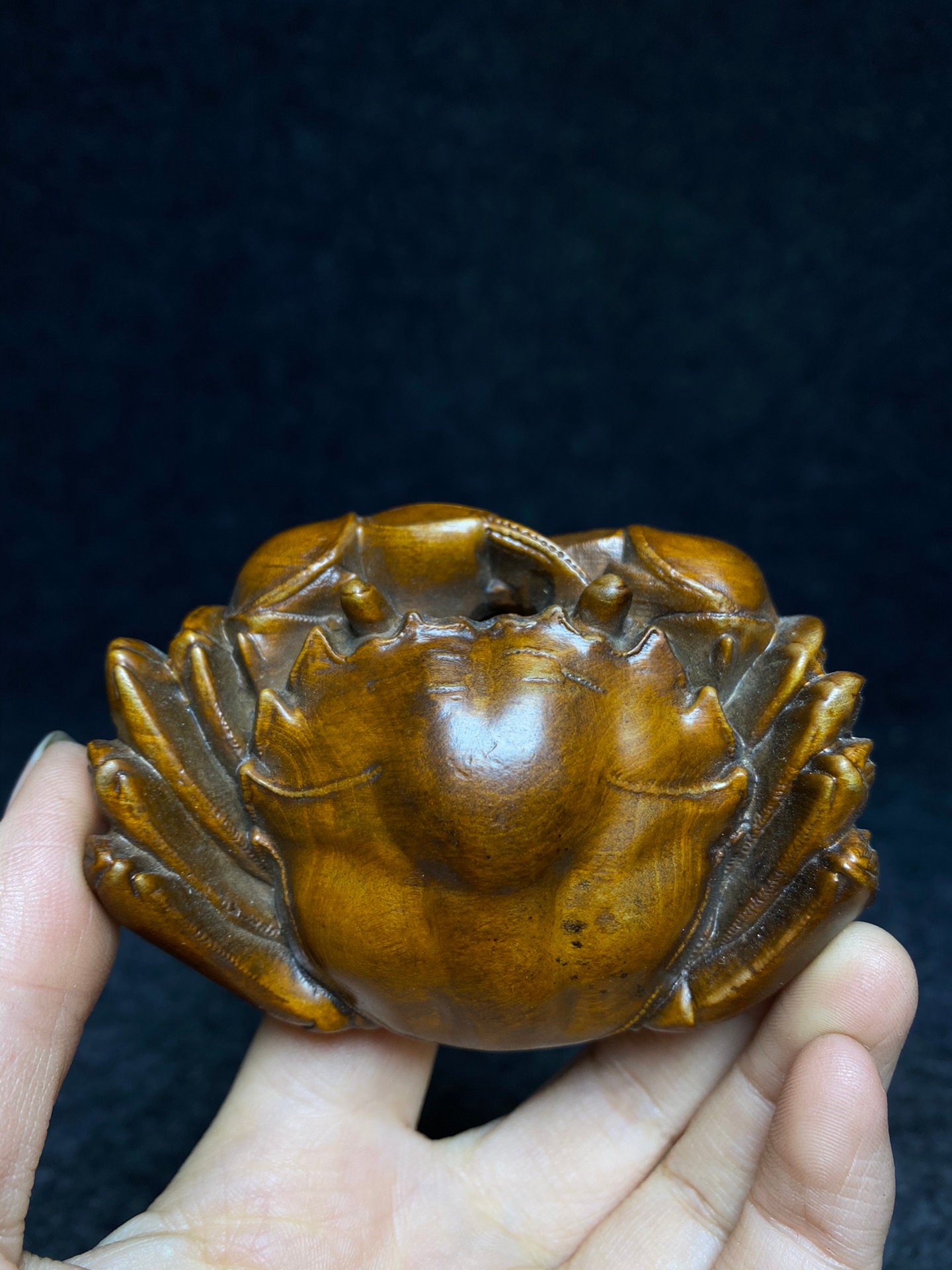 手彫りカニの木彫りオブジェ ツゲの木の手描きの絶妙なカニの像、中国のアンティーク、ユニークな