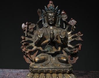 China collects old hand carved copper Thousand Handed Guanyin Buddha statues with unique craftsmanship and rare decorations on the desktop