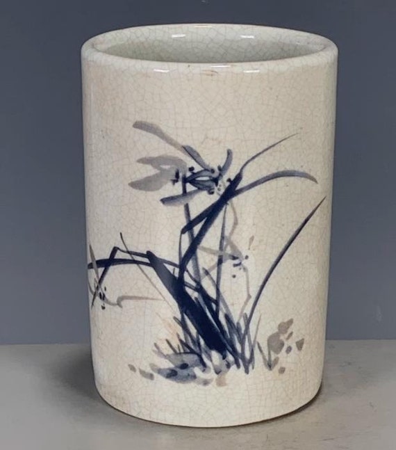 古い手描き模様の磁器のペン立て、卓上装飾品、家具の装飾品を集める 