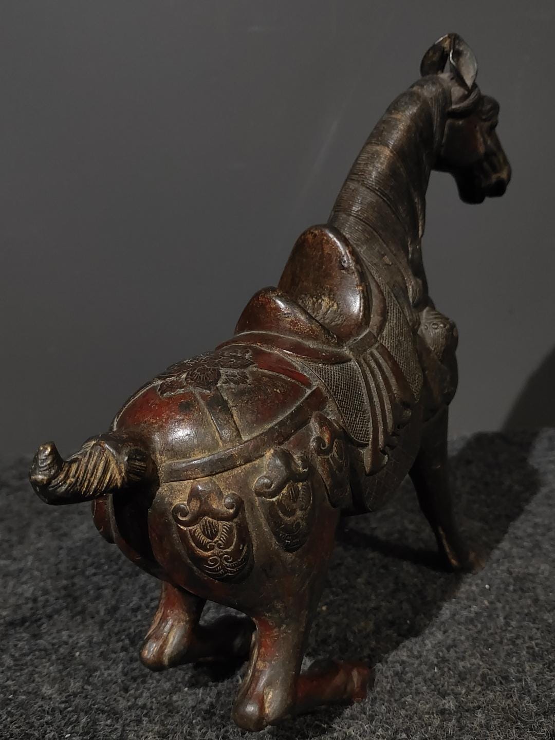 中国の手作りの彫刻が施された青銅の馬の像、干支、絶妙な模様、絶妙な