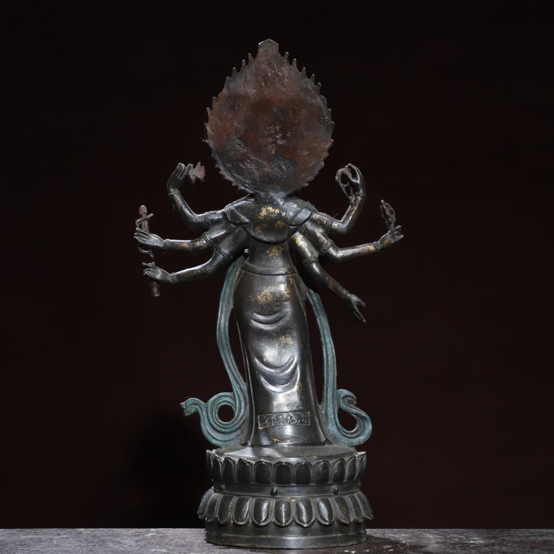 手作りの銅製の八臂観音仏像を集め、絶妙で珍しい、家具の装飾品