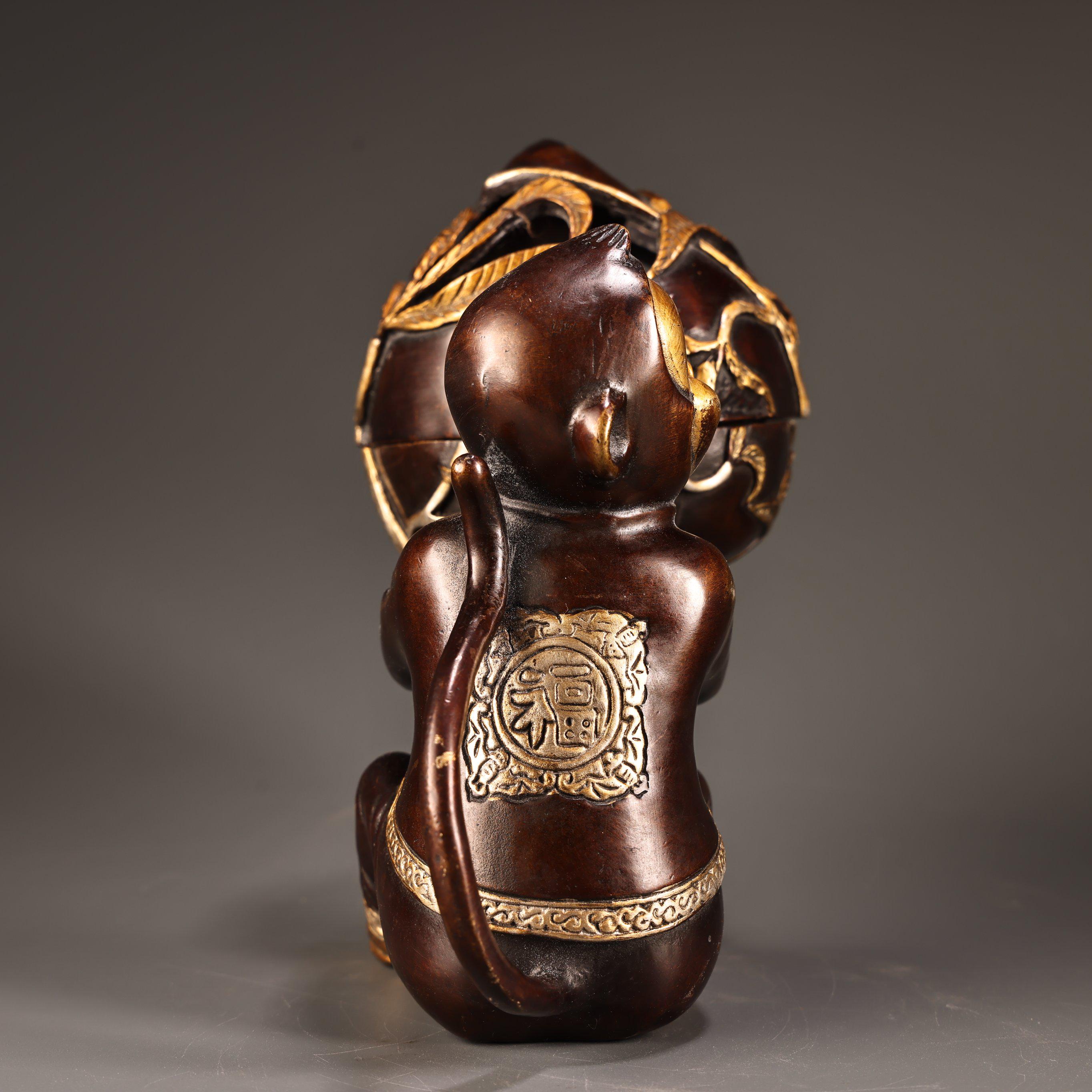 中国コレクションの手彫りの純銅製猿の誕生日の桃の香炉の装飾品、絶妙