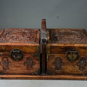 Chinese antique handmade carved rosewood carved dragon patterned carrying box ornaments,precious and unique,worth collecting,can be used