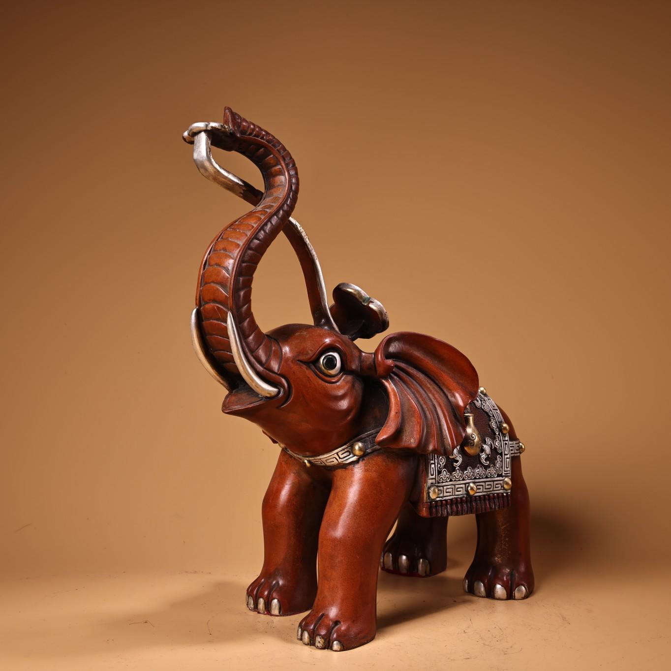 中国の手作りの彫刻が施されたブロンズの象の像の装飾品、貴重で