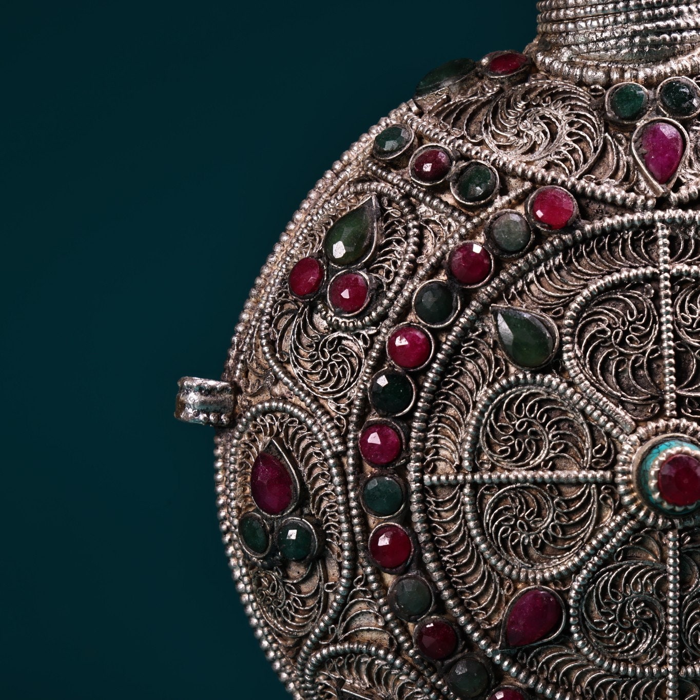 チベットの銀象嵌宝石嗅ぎタバコ瓶、ユニークなデザイン、中国の