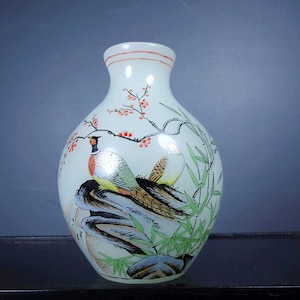 Handbemalte Glasvase mit Blumen und Vogelmuster