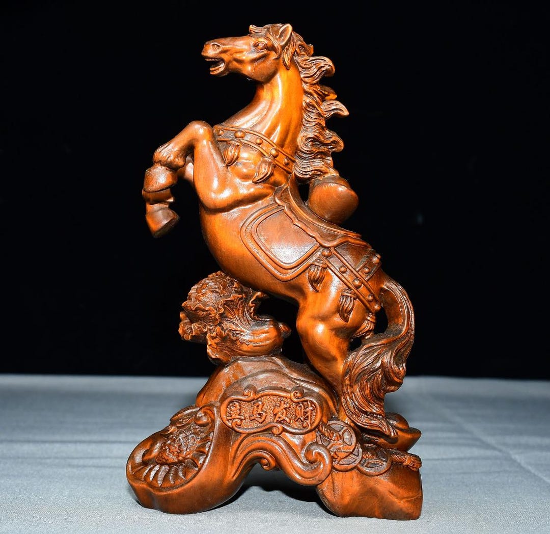 中国の手作りの彫刻が施されたツゲの木馬の像の装飾品、絶妙で珍しい