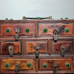 Chinesische antike handgefertigte natürliche Rosenholz eingelegt Edelstein Schmuckschatulle Aufbewahrungsbox, Box Dekoration mit sieben Schubladen, im Wert von Sammeln und Verwenden