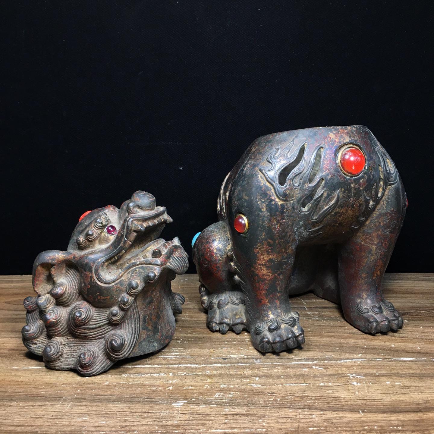 中国の手彫りの青銅製ライオン香炉像、デスクトップの装飾、貴重で