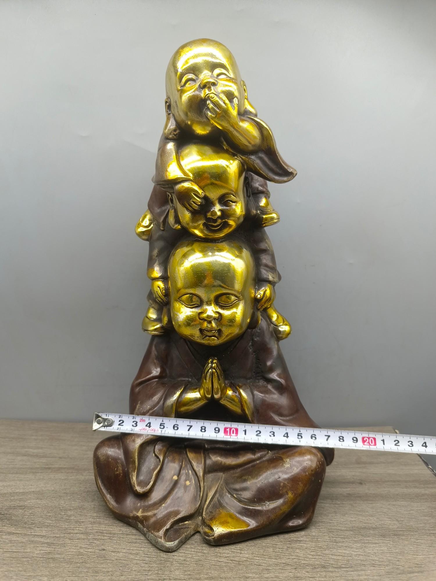 中国製の手彫り銅鍍金三仏像飾りコレクション。形が珍しい、卓上装飾品