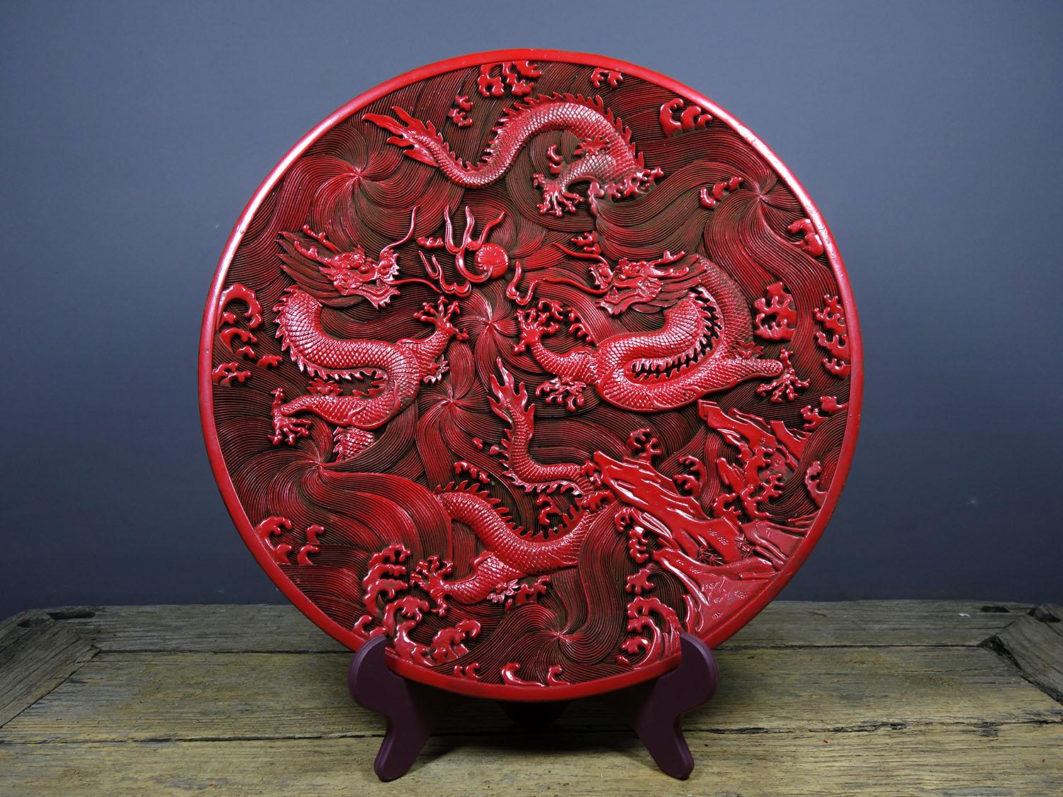 手作りの彫刻が施された漆器の龍の模様の皿/装飾トレイの装飾品、絶妙