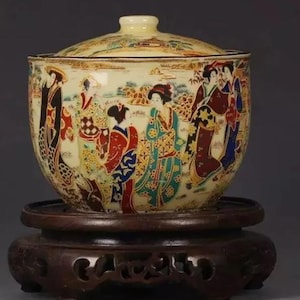 Chinese old handmade carved figure jars, Jingdezhen porcelain ornaments, tabletop ornaments, rare and unique, worth collecting and using