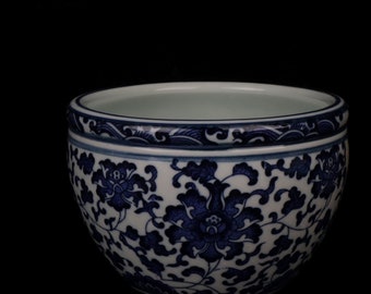 Exquisite Chinese handmade blue and white lotus patterned vase, rare porcelain, Jingdezhen, home decoration, can be used