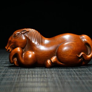 Boxwood horse statue pen holder decorations，handcrafted, tabletop decorations, furniture accessories, exquisite shapes，can be used