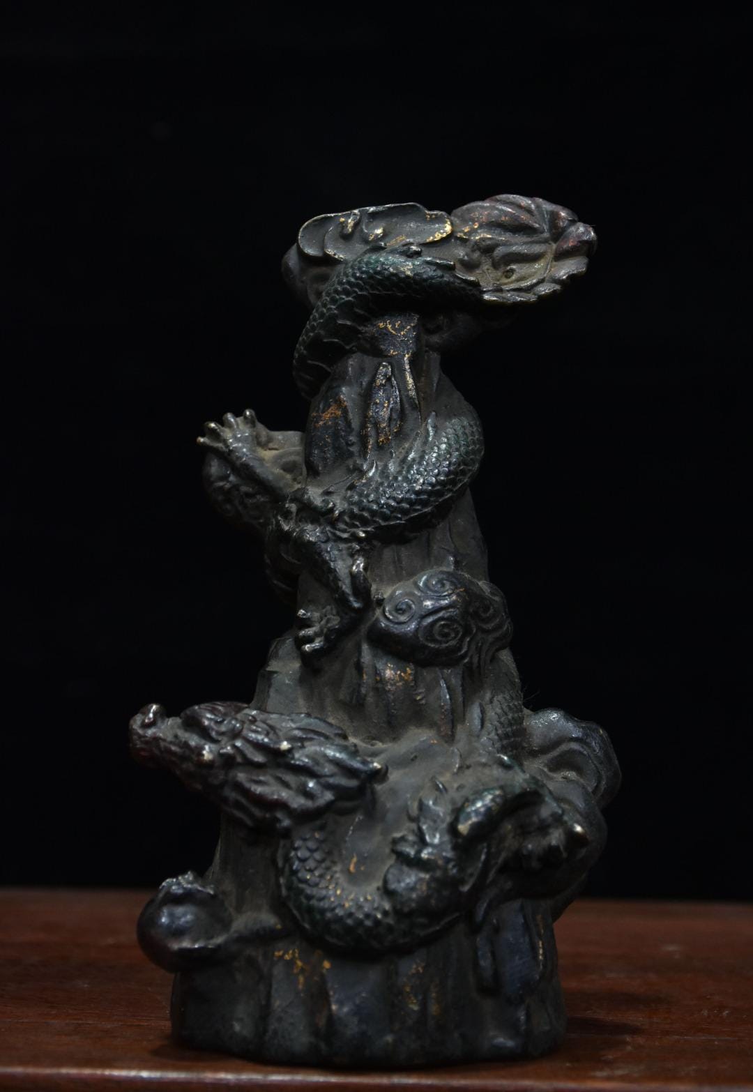 中国の手作りの彫刻されたブロンズドラゴンの像の装飾品、貴重で珍しい