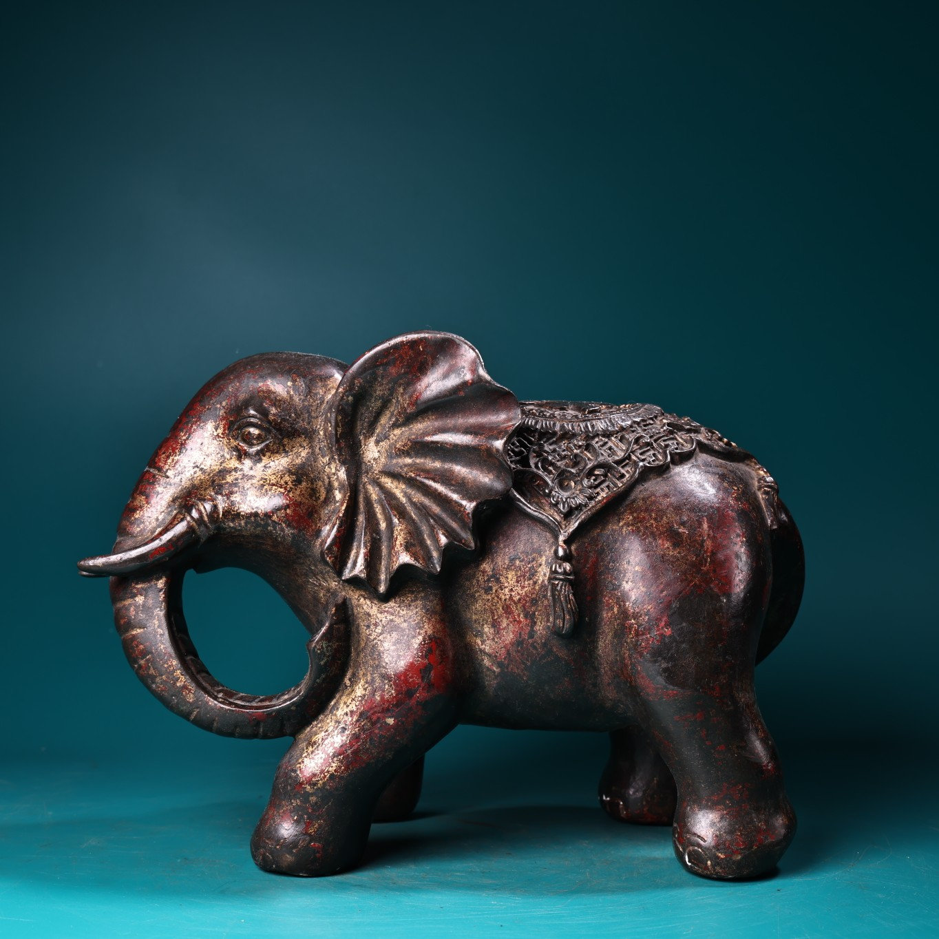 ブロンズ製象の彫刻 、置物 ブロンズ製象の置物 AYUDHYA刻印 - メルカリ