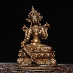 中国は手彫りの純銅仏像、精巧な銅彫刻、家具装飾品を収集しています