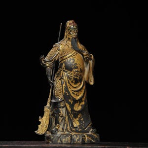 Chinese handmade carved Bronze Guan Gong statue,exquisite patterns, antique collection, tabletop ornaments