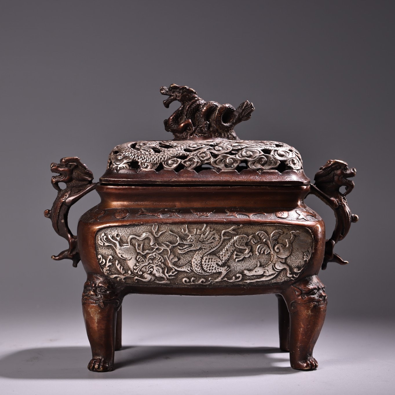 中国のアンティークの手作りの銅製のライオンの蓋の香炉、絶妙な職人技