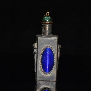 Hand carved copper inlaid gemstone snuff bottle decoration, exquisite appearance and exquisite craftsmanship