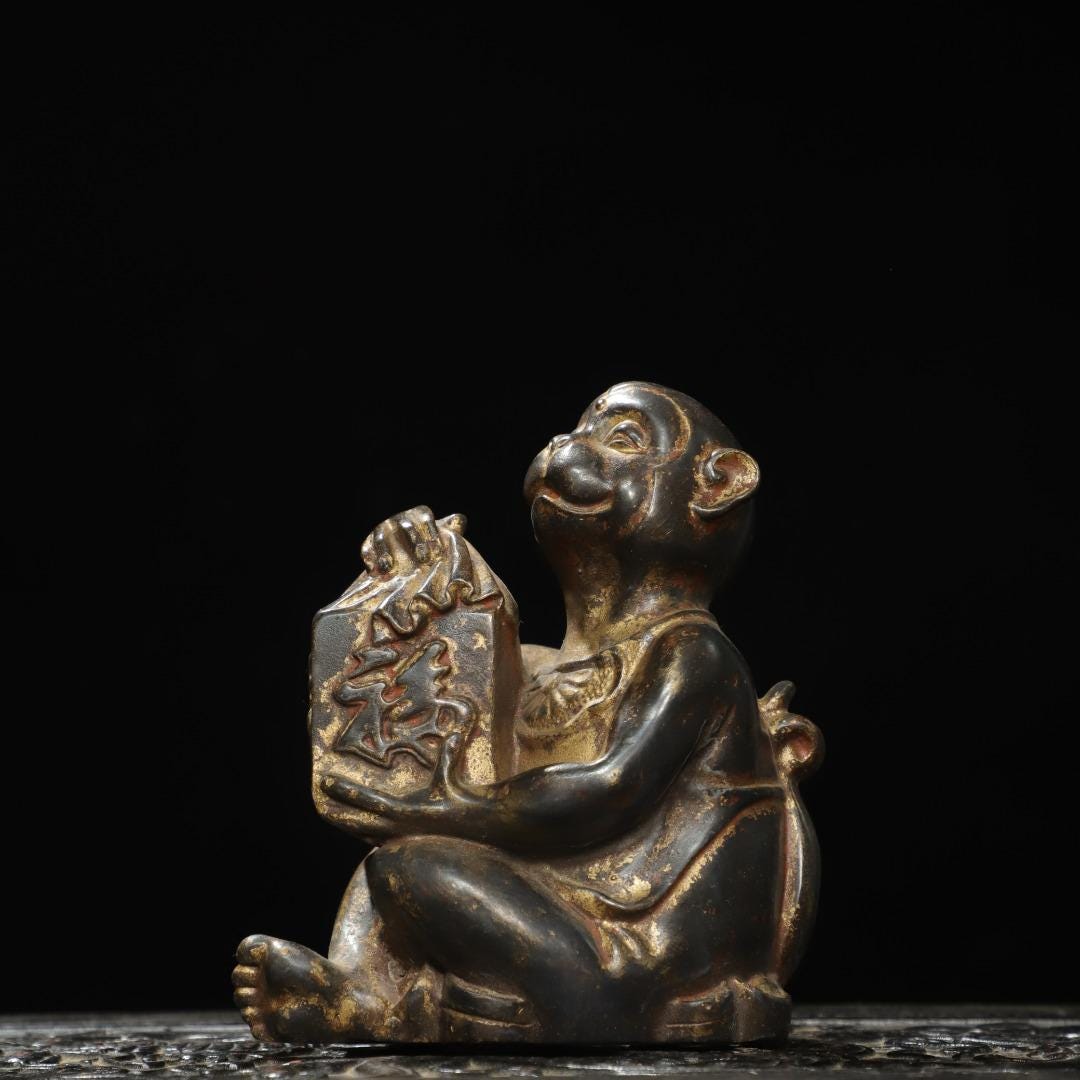 ブロンズ製猿の彫刻 中国のアンティークの手彫りのブロンズ製猿の像、ユニークな形、珍しい