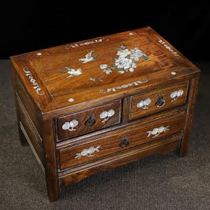 Hand carved natural rosewood three drawer cabinet/jewelry cabinet decoration, Chinese collection, furniture decoration, can be used