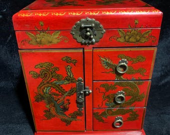 China collects handmade carved lacquerware, dragon and phoenix jewelry boxes, dressing boxes, drawer cabinets, exquisite decorations