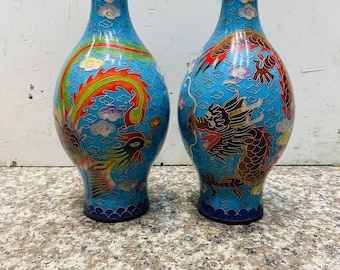 A pair of Chinese antique handmade carved cloisonn é double-sided dragon and phoenix patterned vase, unique and precious,worth collecting