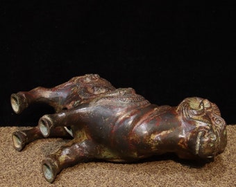 中国のアンティークの手彫りの青銅の羊の像の装飾品、ユニークで貴重