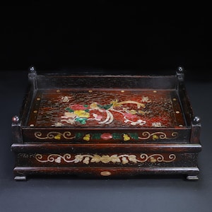 Chińska, ręcznie rzeźbiona taca na herbatę/wysuwane pudełko z motywem kwiatu z palisandru, wyjątkowa i rzadka, warta kolekcjonowania i użytkowania