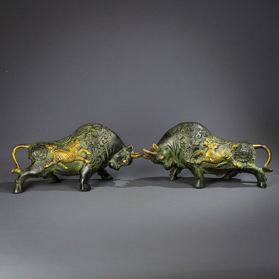 中国のコレクション 青銅の牛の像のペア、装飾家具、ユニークで珍しい 中国のコレクションにある手作りの青銅の牛の像のペア、装飾家具