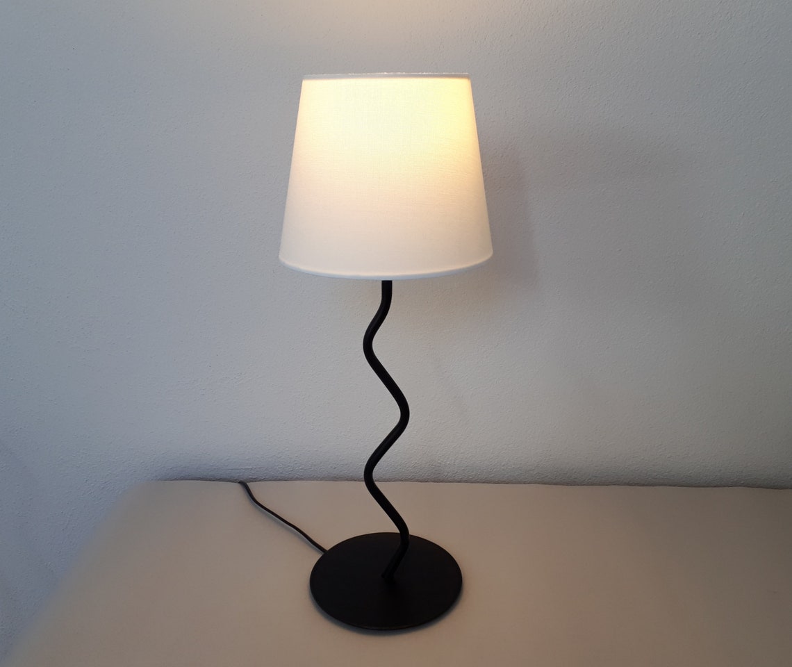 Schlafzimmer Nachttischlampe gewellt Zick-Zack Eisensockel | Etsy
