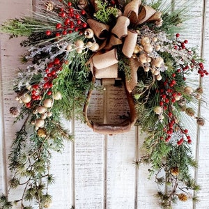 Rustic Country Christmas Wreath/Horseshoe Swag - Cowboy Christmas Wreath - "Country Christmas" Western Stirrup Wreath