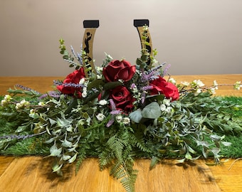 Run for the Rose&#39;s Kentucky Derby Horseshoe centerpiece - Derby Party Barn Decor - Farmhouse Front Door Decor - Running Race Horse Centerp