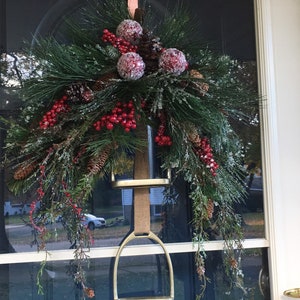 English Stirrup swag wreath. Horse And Hound Collection. English country Christmas Decor. Fox hunting Decor.