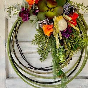 Corona suculenta de lazo floral del suroeste de primavera - Corona de cuerda Cowboy Lariat - Decoración de la puerta principal de la granja - Colgador rústico de la puerta del campo